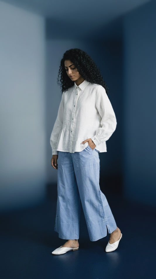 Pantaloni crop con spacchi