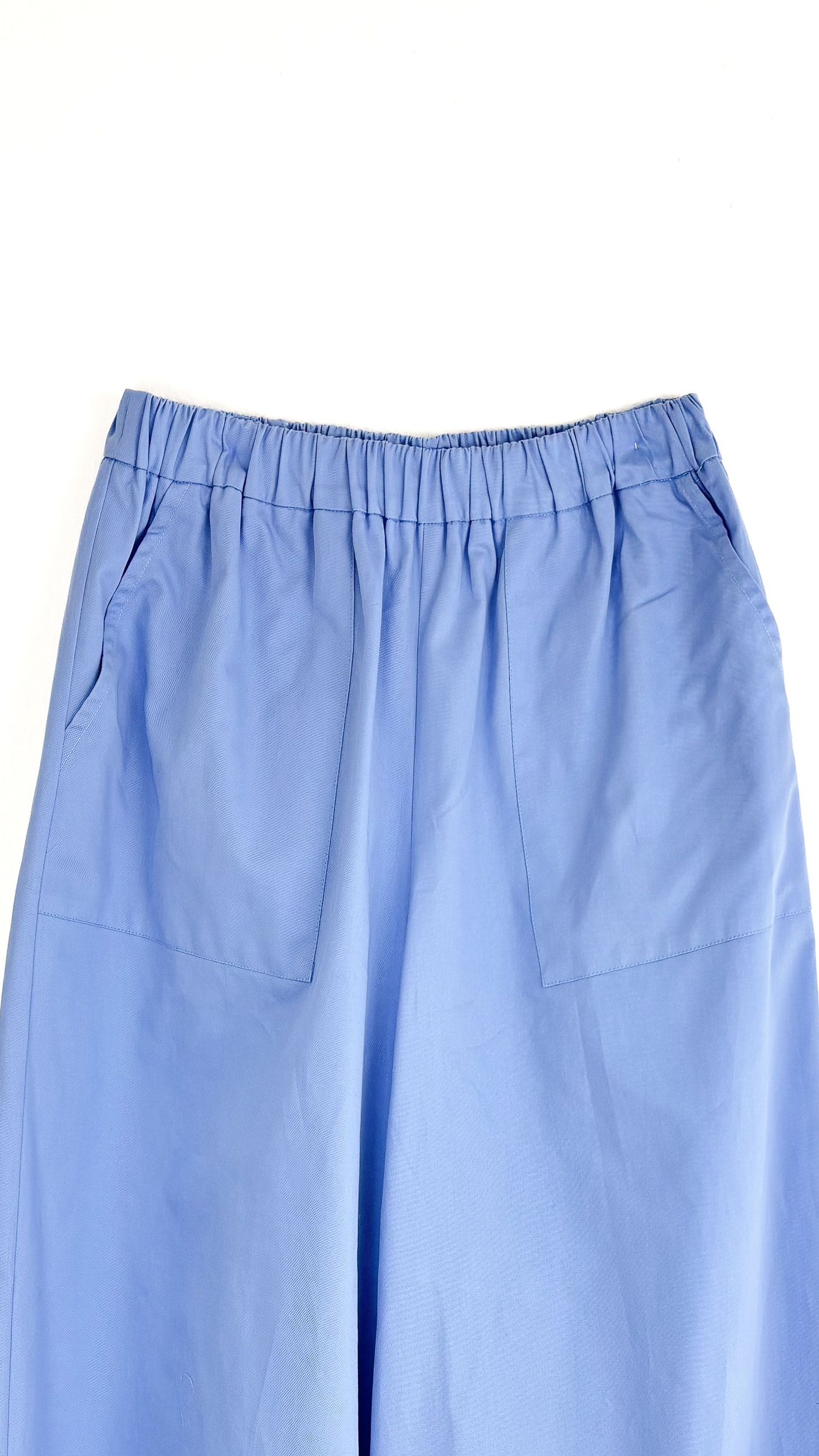Pantaloni crop con spacchi