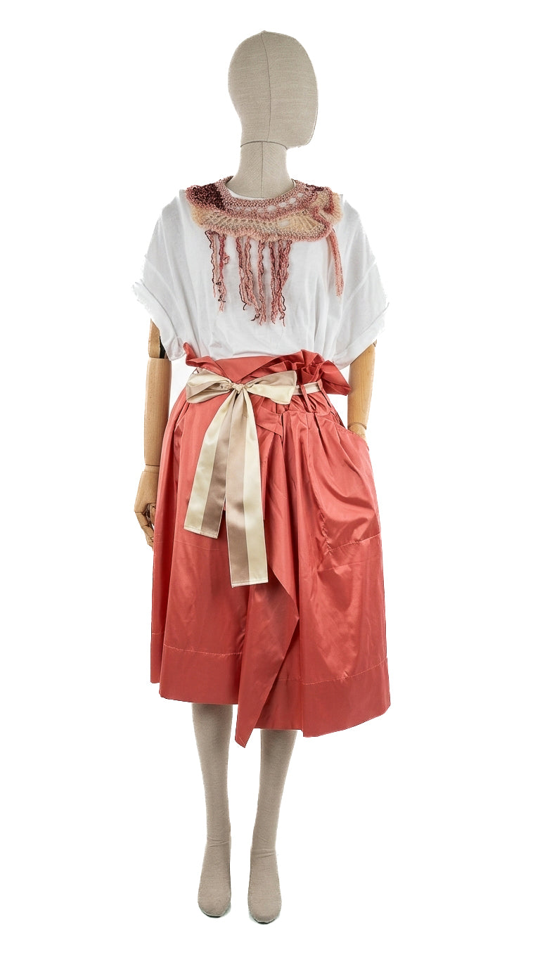 T-shirt con drappeggio